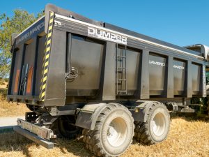 Bañera agrícola Beguer tándem de 7 metros, carga 25 metros cúbicos, negra Bañera agrícola Beguer tándem de 7 metros, carga 25 metros cúbicos, negra