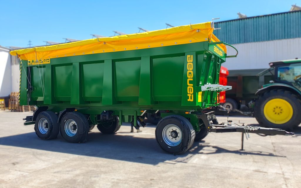 Bañera tridem 3 ejes 7000 kg Beguer Bañera agrícola tridem de 3 ejes con capacidad de 7000 kg fabricada por Beguer